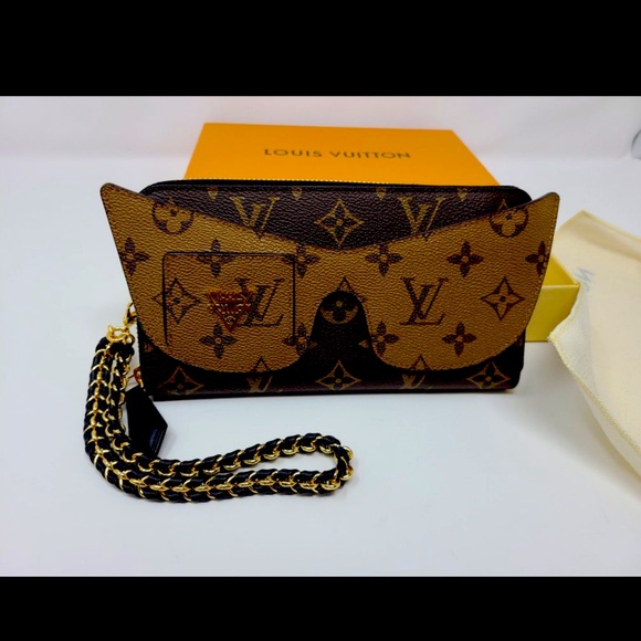 Beautiful LV Monogram zippy shades Clutch - Picture 1 of 4